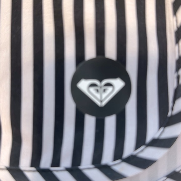 Roxy Black & White Board Shorts - Picture 3 of 3